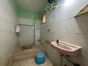 a bathroom with a sink and a toilet at THE KAYA ROCKVIEW in Tiruchchirāppalli