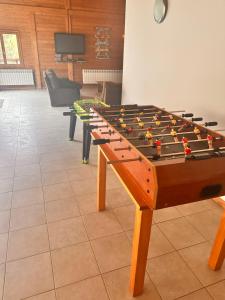 a billiard table sitting on top of a room at Exclusiva Cabaña en Vall D'Incles - Pistas de Ski & Vistas al Valle - Parking Incluido in Canillo