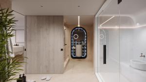 un bagno con doccia, lavandino e specchio di Hotel Senia - Onar Hotels Collection a Naoussa