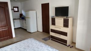 Dapur atau dapur kecil di Будинок біля лісу