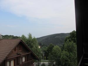 Uma vista da montanha tirada da casa de hóspedes 