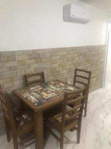 a dining room table with chairs at Apartamento Toninhas in Ubatuba