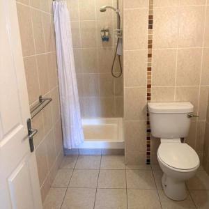 Koupelna v ubytování Spacious 2 bedroom apartment in Killarney