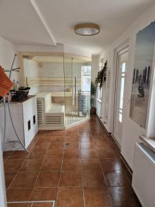 a large room with a tub and a tile floor at Ferienhaus in Burgenlandkreis (Osterfeld) in Osterfeld