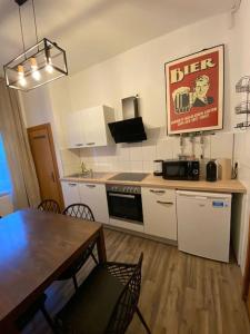 A cozinha ou kitchenette de 3 Zimmer Apartment mitten in Altstadt - Koblenz