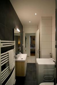 a bathroom with a sink and a toilet and a tub at Nouveau - Le Shilichic - Gare in Schiltigheim