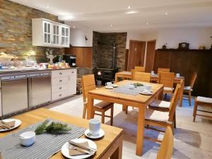 a kitchen and dining room with a table and chairs at Pension Stern in Rauenberg