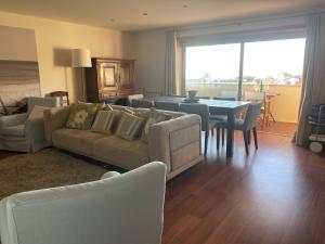 a living room with a couch and a table at Casa Santana in Moledo