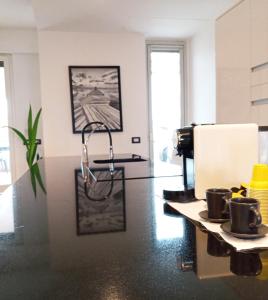 Kuchyň nebo kuchyňský kout v ubytování FrenzHouse - Terraced Apartment close to Rho Fiera and San Siro