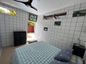 Postel nebo postele na pokoji v ubytování Meri Lodge Huahine XXThe Bee HouseXX