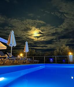 Bazén v ubytovaní Valentino Villas & Apartments alebo v jeho blízkosti
