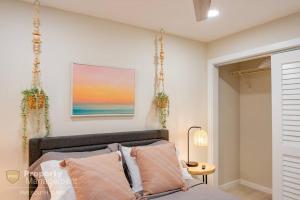 Postel nebo postele na pokoji v ubytování Manatee Point + 20 fotografií