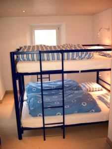 a bunk bed room with two bunk beds at B&B Les Rochers 42 lits in Les Marécottes