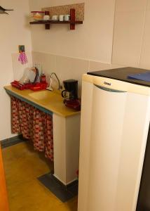 Η κουζίνα ή μικρή κουζίνα στο Studios Verdes hospedagens