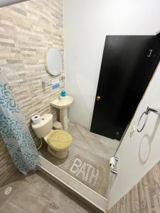 a bathroom with a toilet and a sink at Miss Yasmin Place in San Andrés