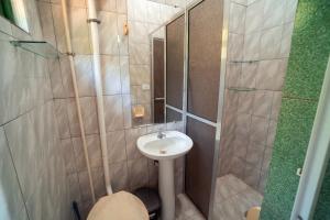 a small bathroom with a sink and a shower at Casa da Almada - Ubatuba - próximo a praia in Ubatuba +32 photos