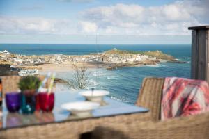 a table with a view of a beach and the ocean at Scots Craig in St Ives