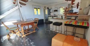 a kitchen with a table and chairs in a room at villa Séléné in Sivota