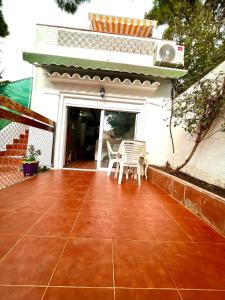 En balkon eller terrasse på Nuevos Apartamentos frente al mar y a la playa