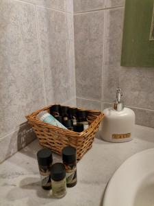 a bathroom counter with a basket with bottles of soap at Σοφίτα in Graviá