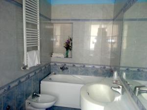 Koupelna v ubytování Hotel Louisiana
