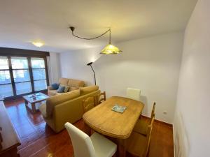 a living room with a table and a couch at Los Robles de Molinos in Molinos de Duero