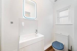 Ένα μπάνιο στο Mallard Suite with Parking Duckling Stays +19 φωτογραφίες