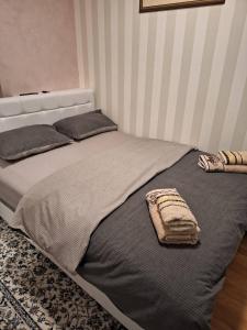 Ένα ή περισσότερα κρεβάτια σε δωμάτιο στο AKI APARTMAN +16 φωτογραφίες