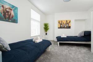 a bedroom with two beds and a couch at HARROW LODGE - Strictly NO Parties in Liverpool +9 photos