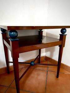 a wooden table with blue balls on top of it at La casa del Nonno in Altavilla Irpina