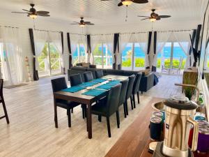 a dining room with a table and chairs at Eleuthera Retreat - Private Villa & Cottages on pink sand beachfront in North Palmetto Point