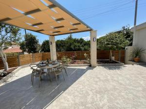 Imagen de la galería de Aryiro's Residence,Cozy&Sunny, en Alikianós