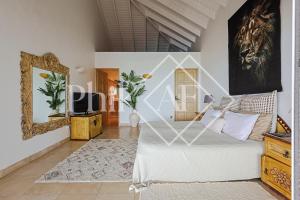Oleskelutila majoituspaikassa Fantastic View 4 bed-rooms Villa at Orient Beach