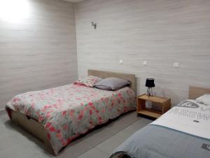 Ein Bett oder Betten in einem Zimmer der Unterkunft ONGI ETORRI