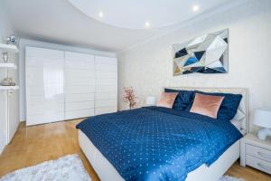Beautiful three bedrooms apartment with free parking close to the Danube Coast 1094 Budapest, Angyal utca 19 kép - 2