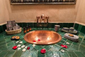 Galeriebild der Unterkunft Algilà Fes Riad Medina Charme Hotel in Fès