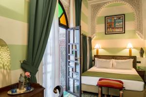 Postel nebo postele na pokoji v ubytování Algilà Fes Riad Medina Charme Hotel