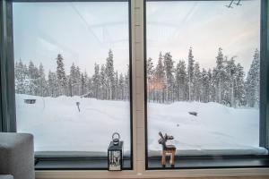 a window with a deer figurine in front of it at Polaris Igloo Levi in Levi