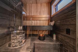 a bathroom with wood paneled walls and a window at Polaris Igloo by Aavalevi in Levi