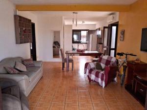 a living room with a couch and a table at Casa Amarela a Beira Mar entre Arroio do Sal e Torres in Arroio do Sal
