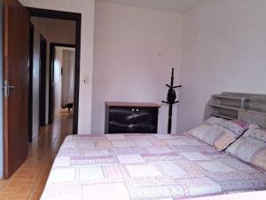 a bedroom with a large bed and a fireplace at Casa Amarela a Beira Mar entre Arroio do Sal e Torres in Arroio do Sal