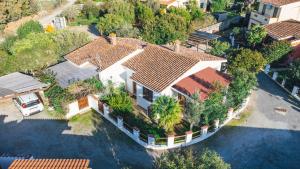 an overhead view of a house with a yard at Case Vacanze Il Sogno 2 in Porto Pino