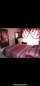 Een bed of bedden in een kamer bij Cosy appartement only family à Gueliz