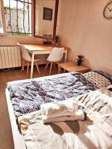 Un pat sau paturi într-o cameră la Appartement à proximité de la Gare du RER B Le Guichet ,Paris Saclay