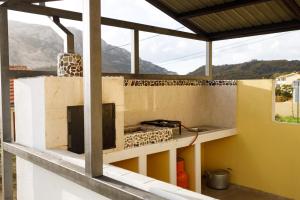 a house under construction with a kitchen with a view at Deutsche Willa in Sutomore