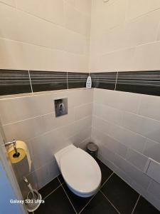 Bany a Holz Haus nähe Wien