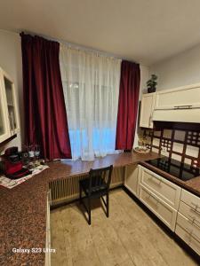 Llit o llits en una habitació de Holz Haus nähe Wien