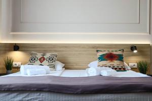 Postel nebo postele na pokoji v ubytování Hotel Dijana