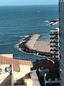 Una vista general del mar o el mar tomado desde el departamento