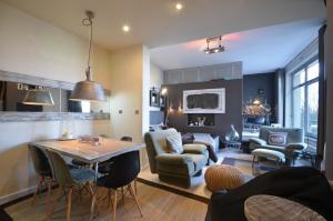 a living room with a table and chairs at -- Manhattan -- CENTRUM -- STARÓWKA -- in Kołobrzeg